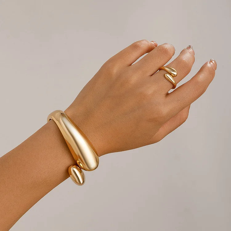Celina - Bracelet croix brillant au style moderne raffiné