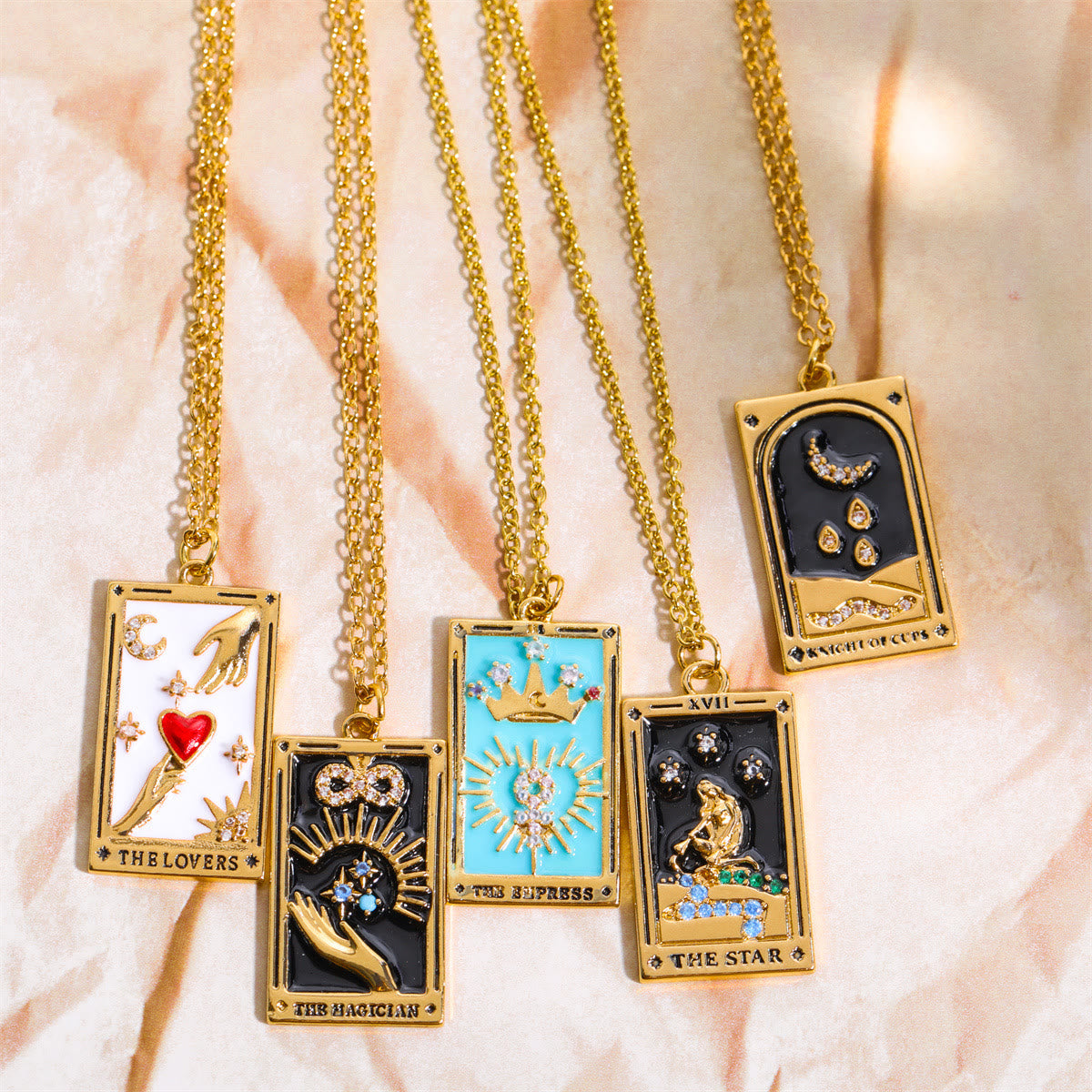 Amara - Collier pendentif tarot doré en zircone
