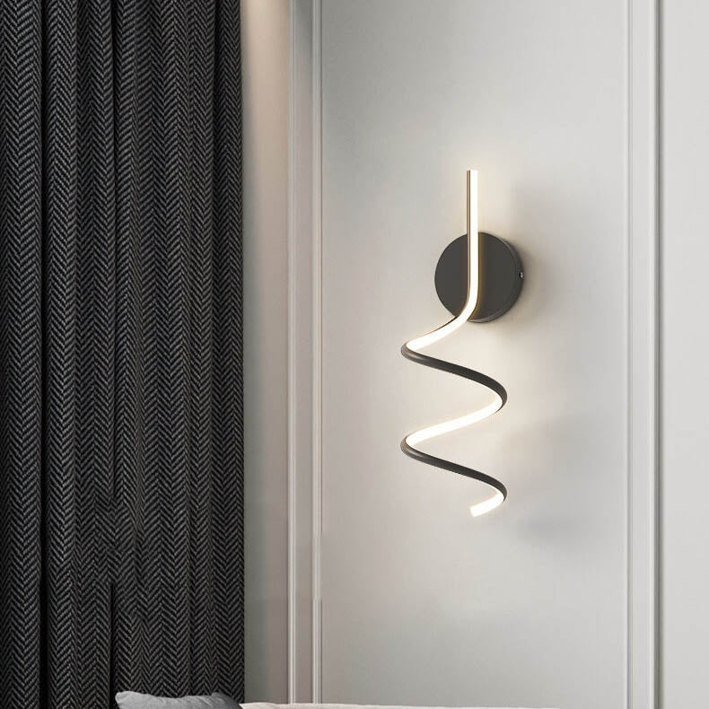 GlowWave - Applique Murale LED Arquée au Design Épuré