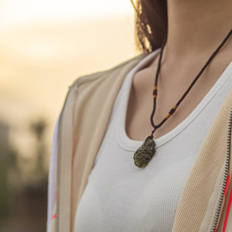Alina - Collier pendentif moldavite verte de purification