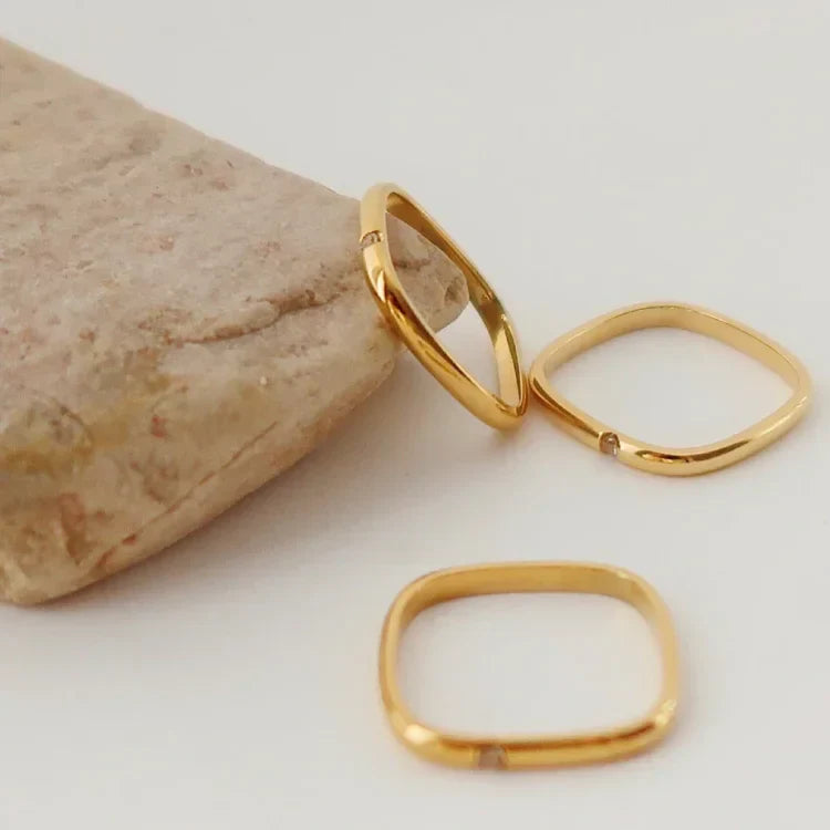 Leona - Bague minimaliste en zircone, finesse et élégance