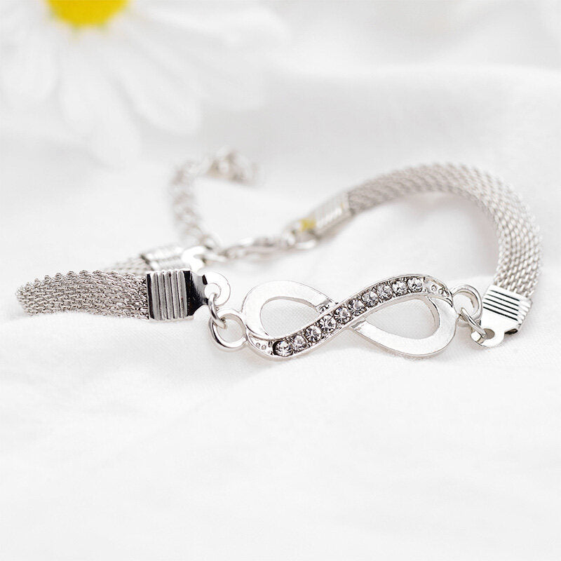Bracelet infinity en argent, élégance intemporelle