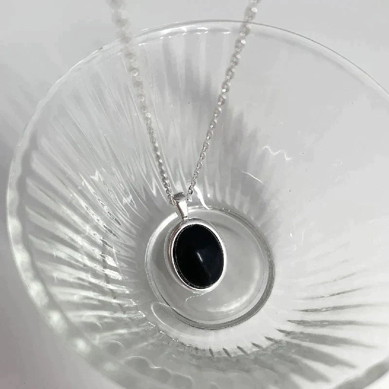 Collier Opale Noire Élégant - Style Statement Impressionnant