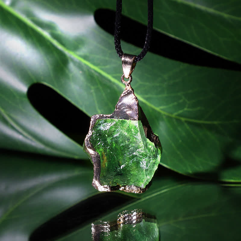 Lyra - Collier moldavite naturelle élégant