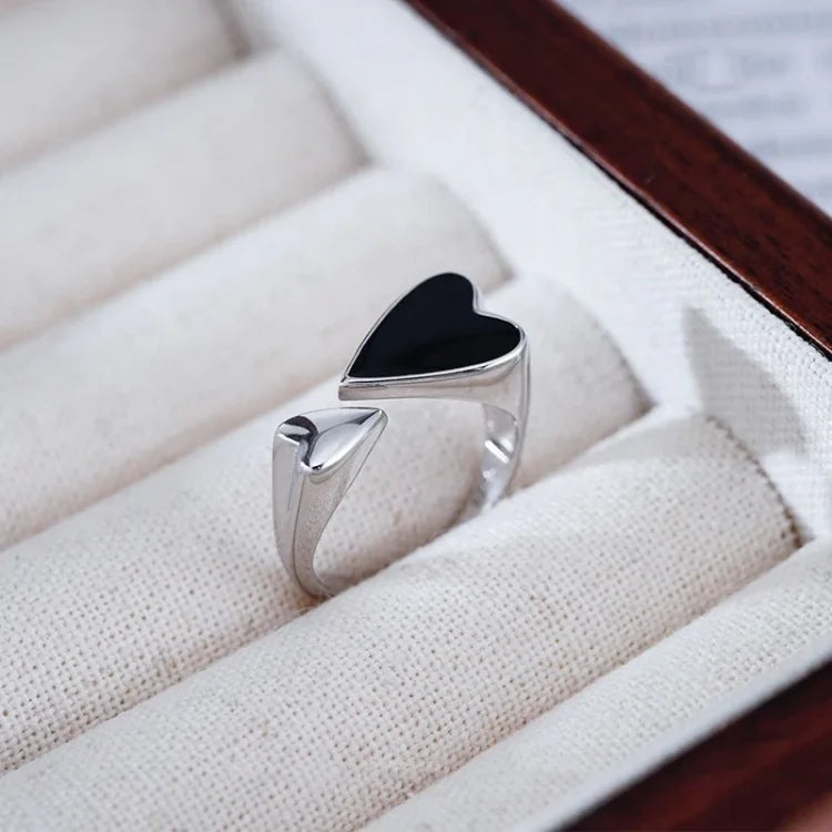Evelyn - Bague symétrique à cœurs, romantisme et style