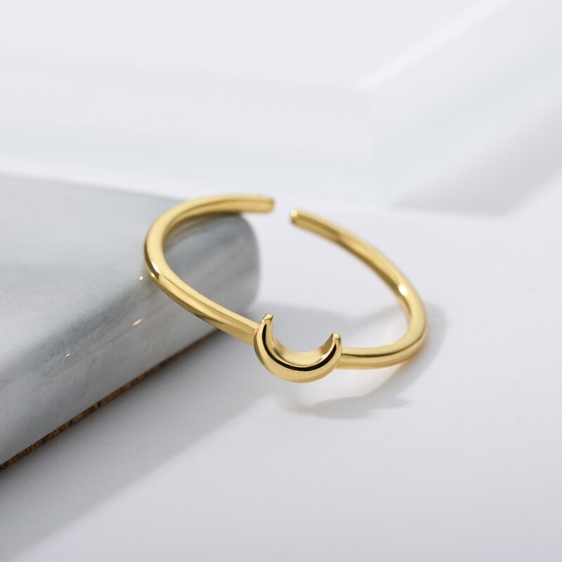 Nova – Bague Demi-Lune Fine et Bijou Élégant