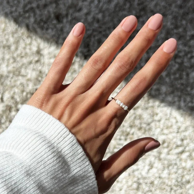 Sophie - Bague perle dorée au luxe classique intemporel