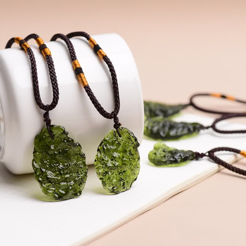 Alina - Collier pendentif moldavite verte de purification