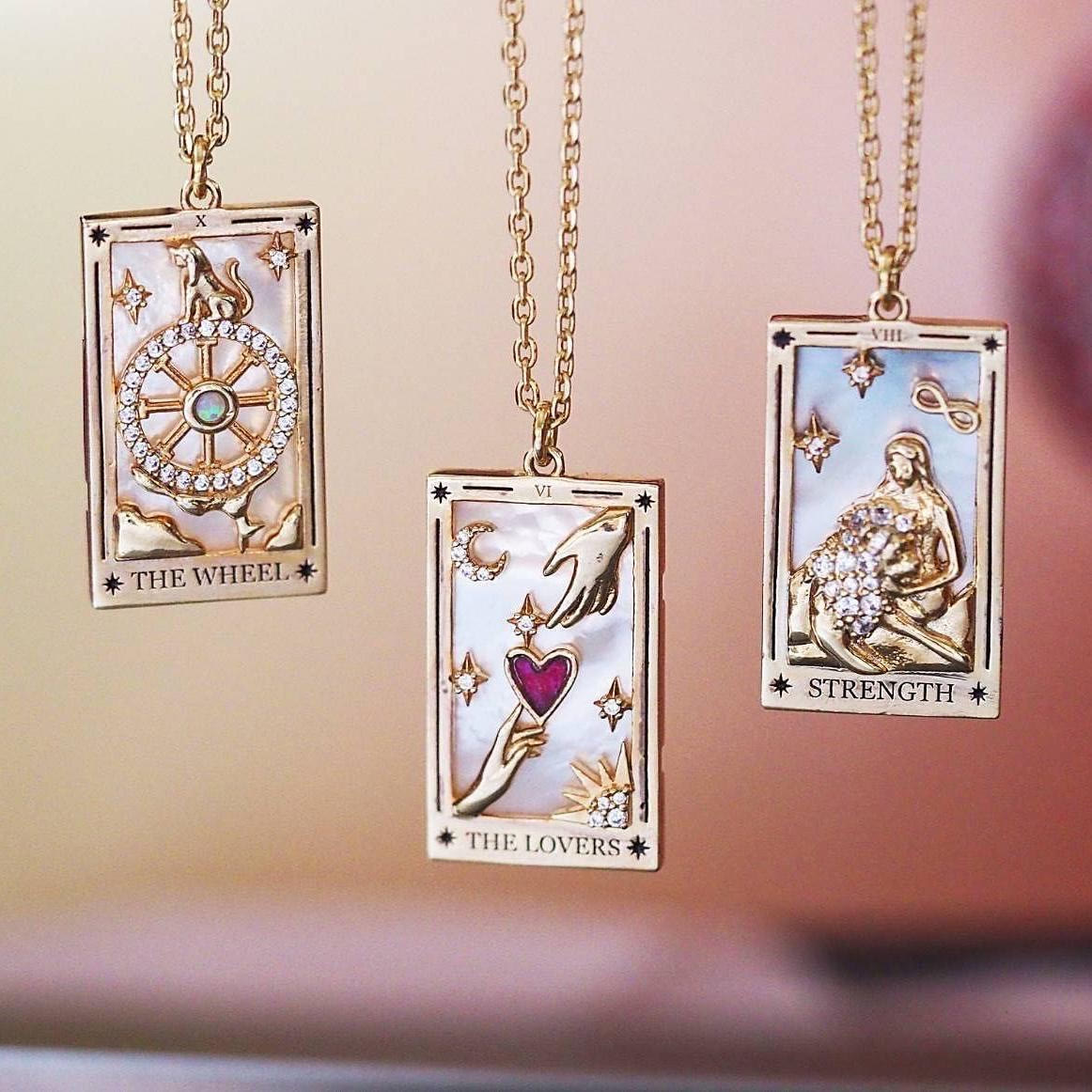 Amara - Collier pendentif tarot doré en zircone