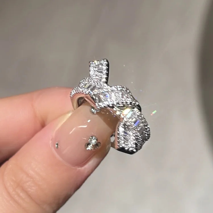 Serena - Bague nœud en zircone, symbole d'éternité