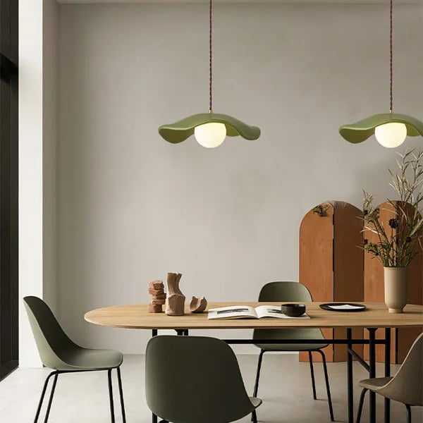 Lunéra – Suspension Feuilles de Lotus | Élégance Naturelle pour Votre Espace Repas
