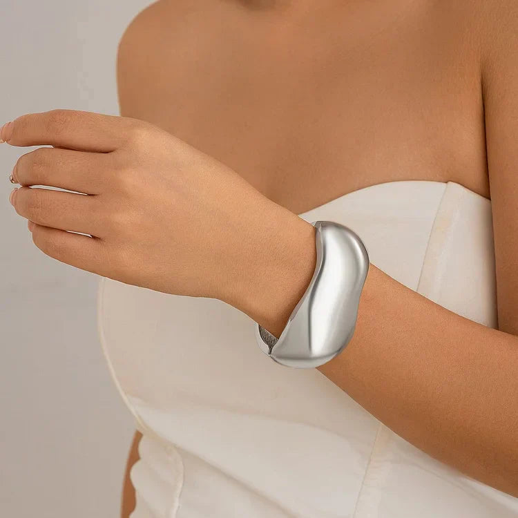 Celina - Bracelet croix brillant au style moderne raffiné