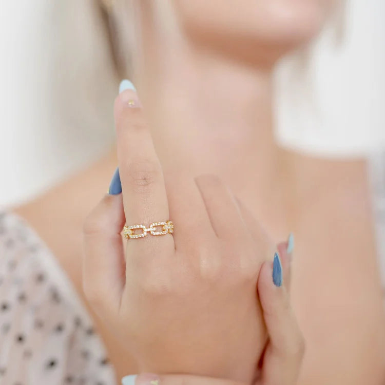 Marina - Bague maillons zircone dorée élégante