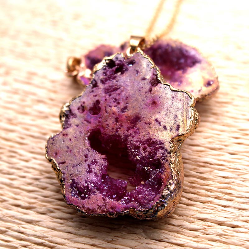Gaia - Pendentif géode en cristaux naturels