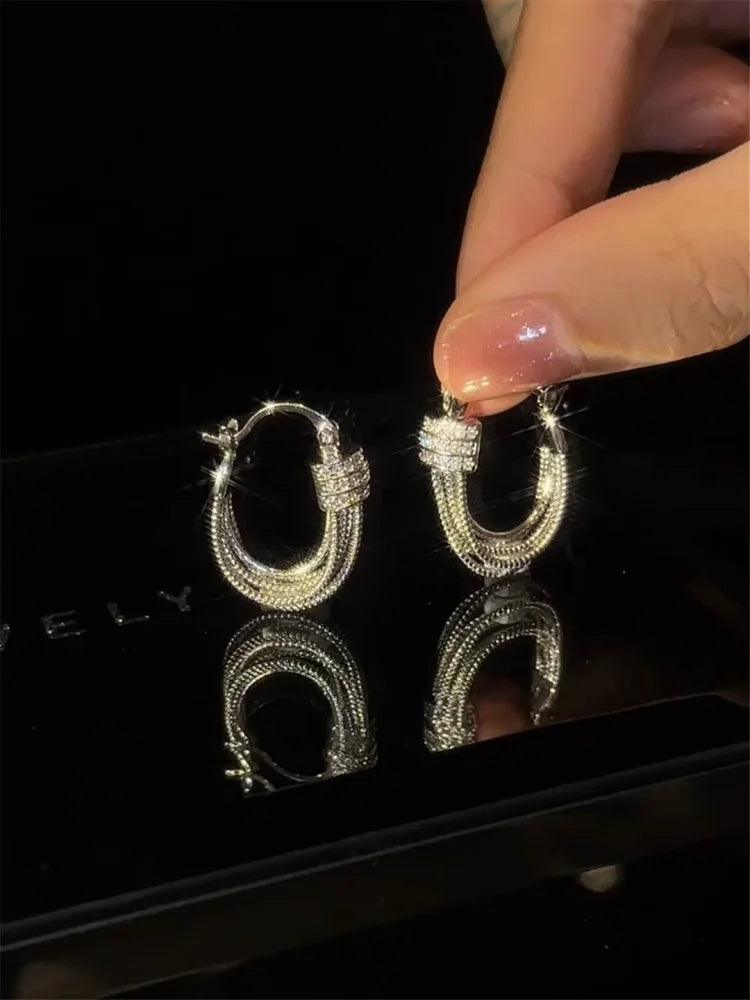 Aria - Boucles géométriques multicouches au style audacieux