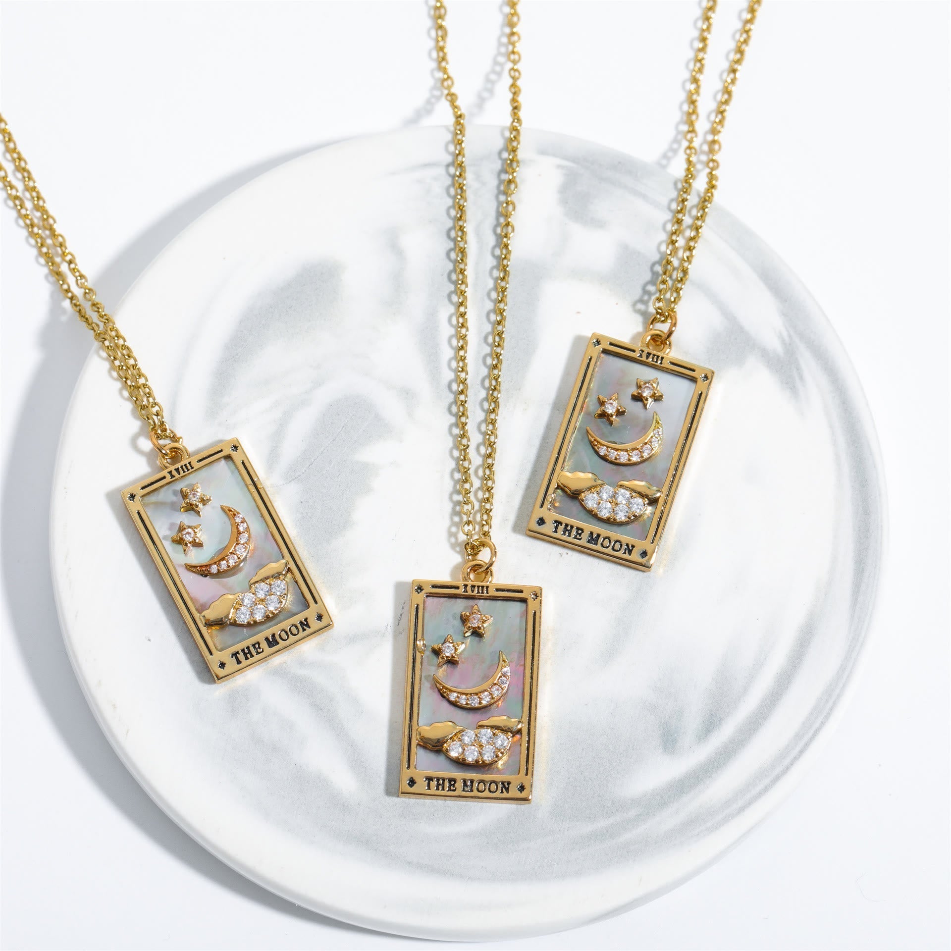 Amara - Collier pendentif tarot doré en zircone