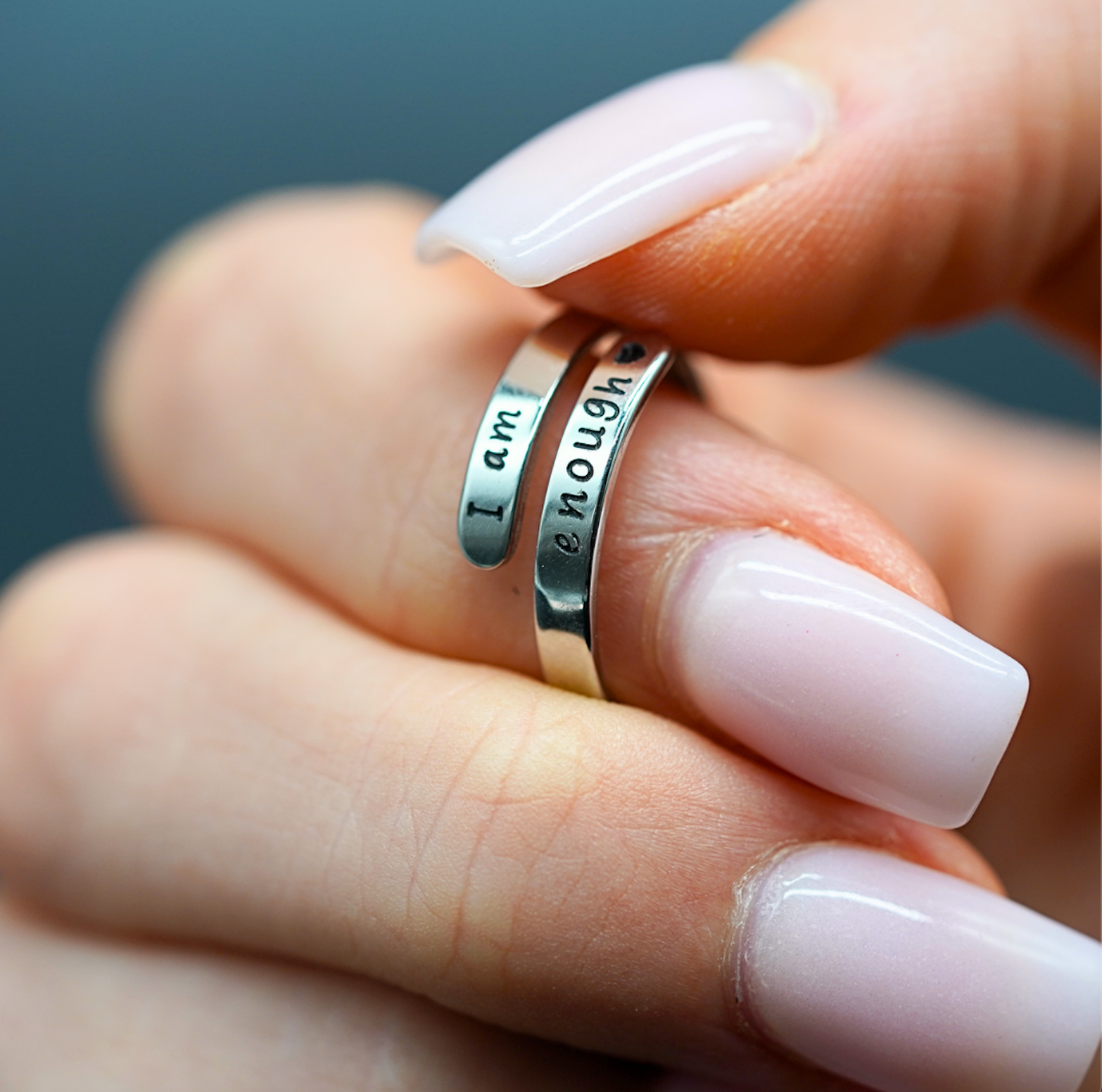 I Am Enough Ring – Bijou Élégant pour l'Amour-Propre