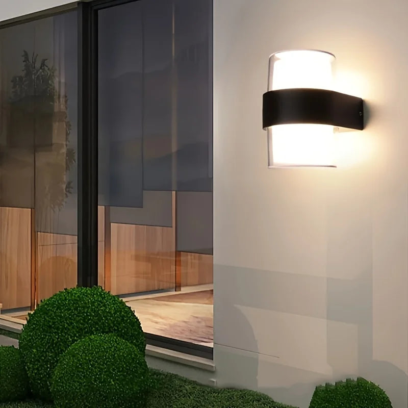 AquaLumière | Élégant Éclairage Extérieur Étanche LED 1