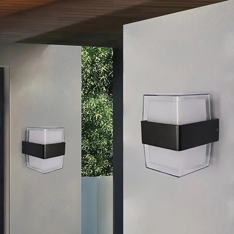 AquaLumière | Élégant Éclairage Extérieur Étanche LED 4