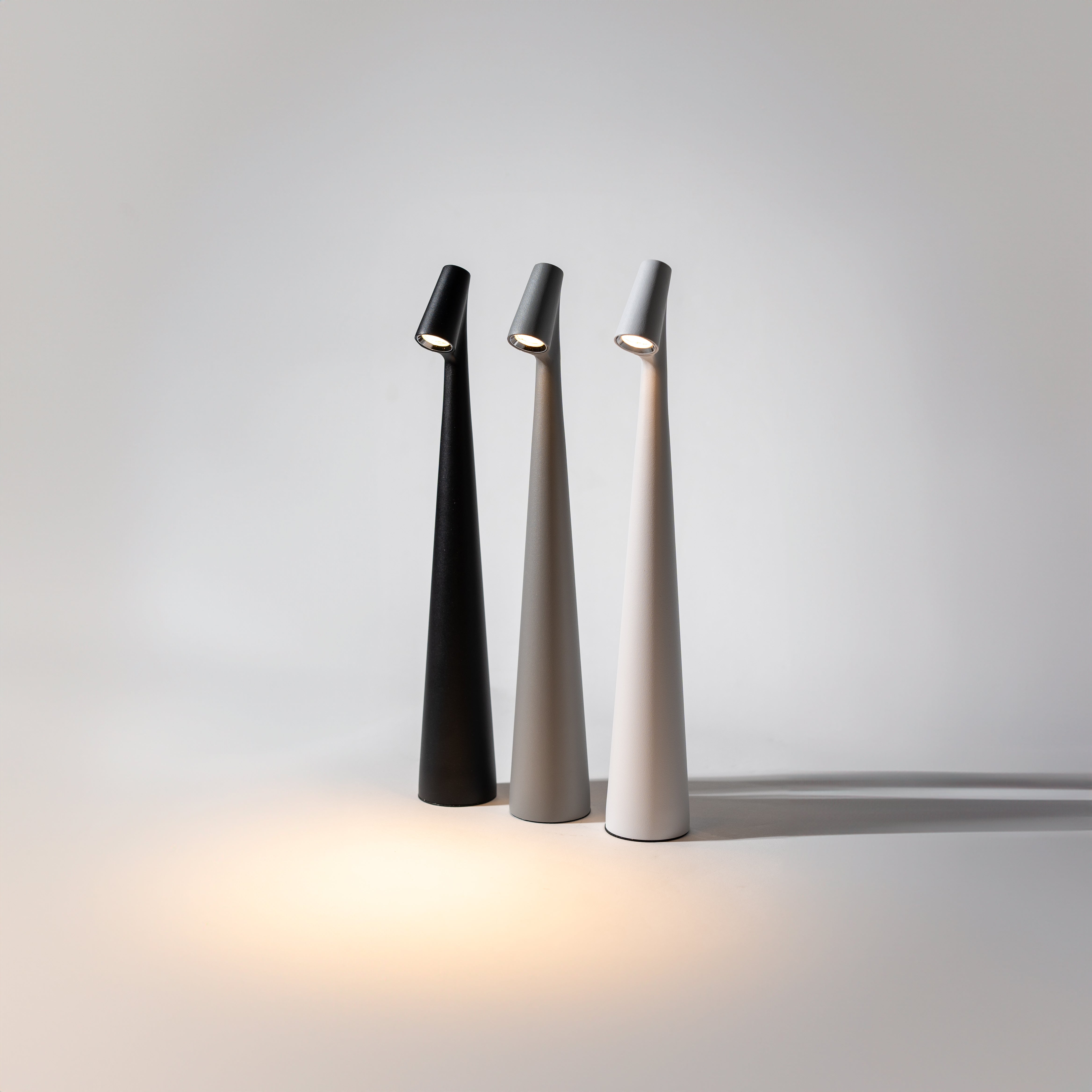 LumiSlim - Lampe de table LED rechargeable au design élégant