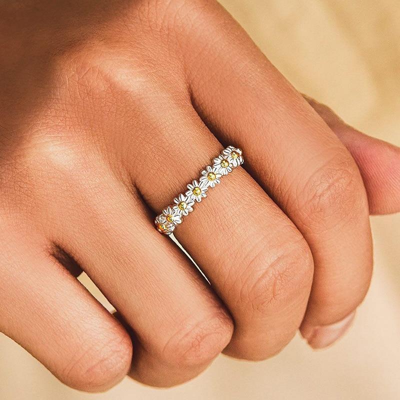 Aylin - Bague fleur en argent élégante au design floral