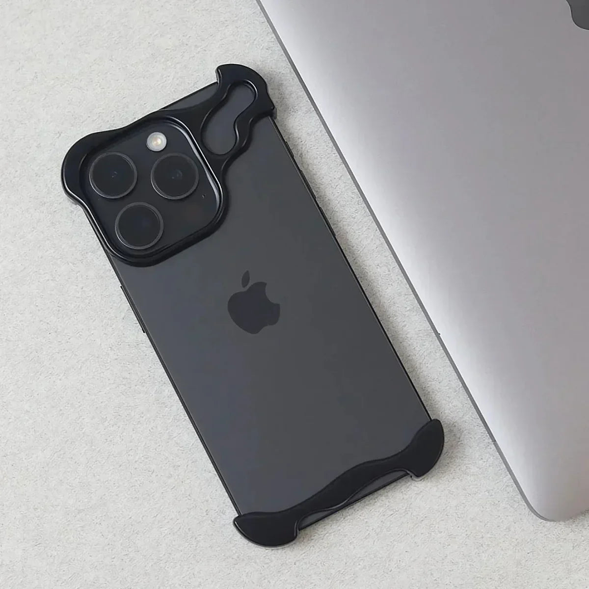 TitanShield Case - Coque iPhone Métal Stylée Protection