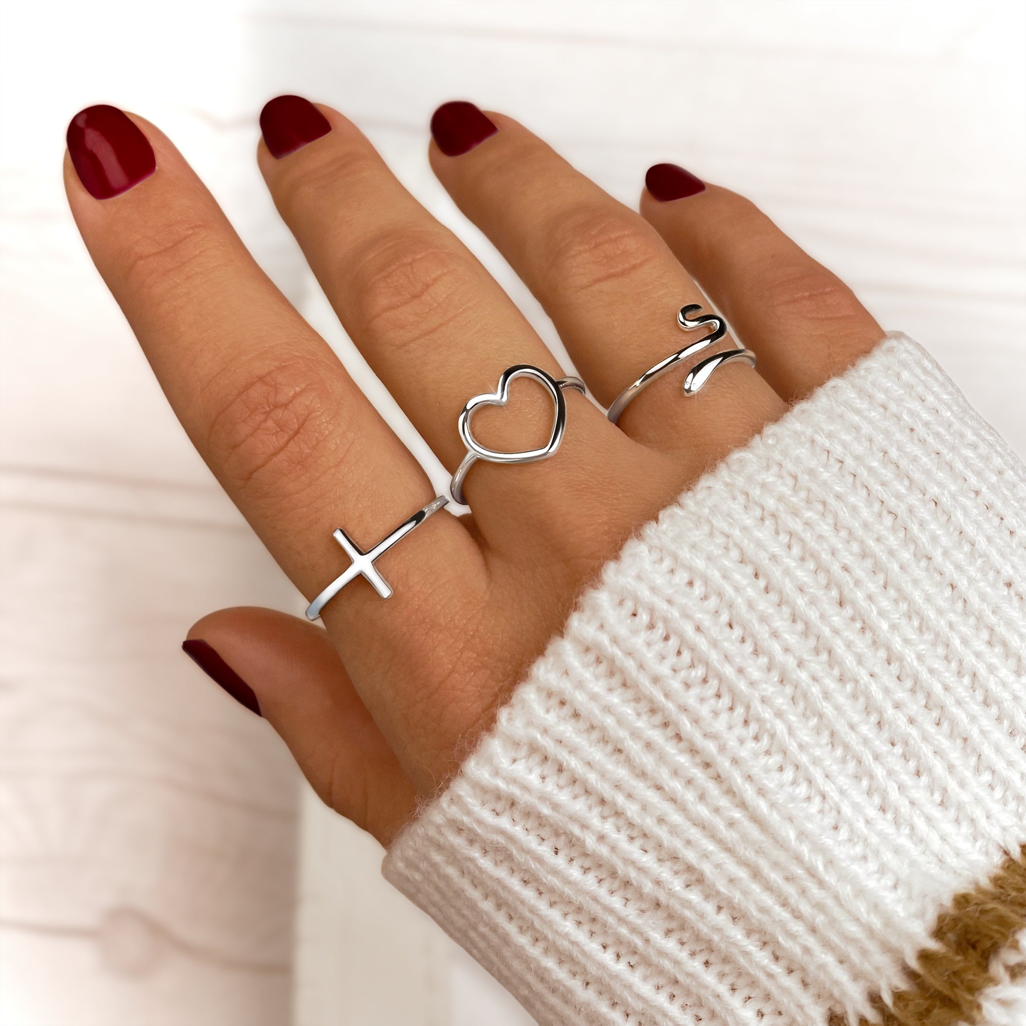 Amélie - Bague croix spirituelle en argent élégante
