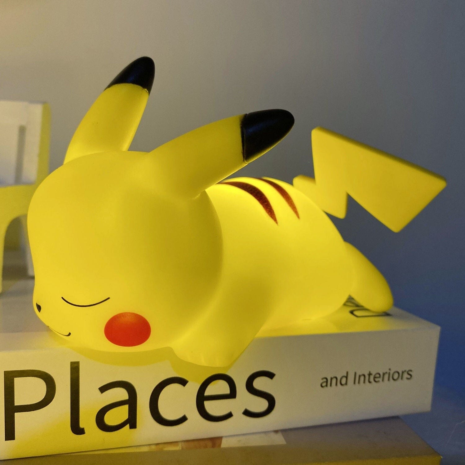 Lampe de Chevet LED Pikachu avec Éclairage Doux | Veilleuse de Nuit Amusante pour Enfants 3