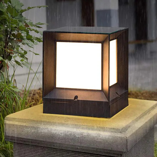 LumiCube | Élégante Lampe sur Pied Moderne pour Espace Extérieur 1