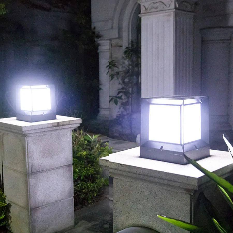 LumiCube | Élégante Lampe sur Pied Moderne pour Espace Extérieur 3
