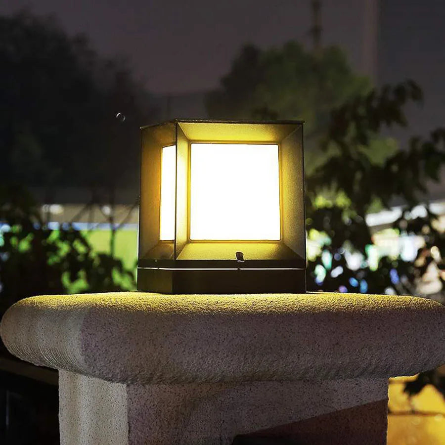 LumiCube | Élégante Lampe sur Pied Moderne pour Espace Extérieur 4