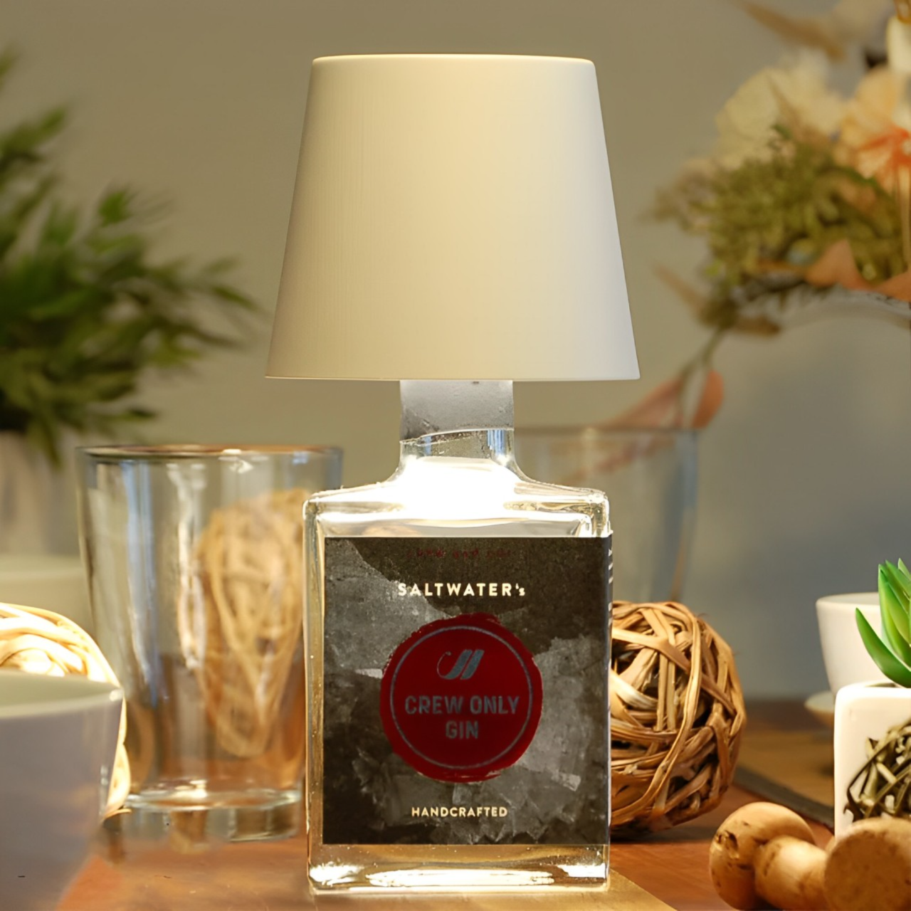 LumièreBouteille | Élégante Lampe Rechargeable Sans Fil en Métal 3
