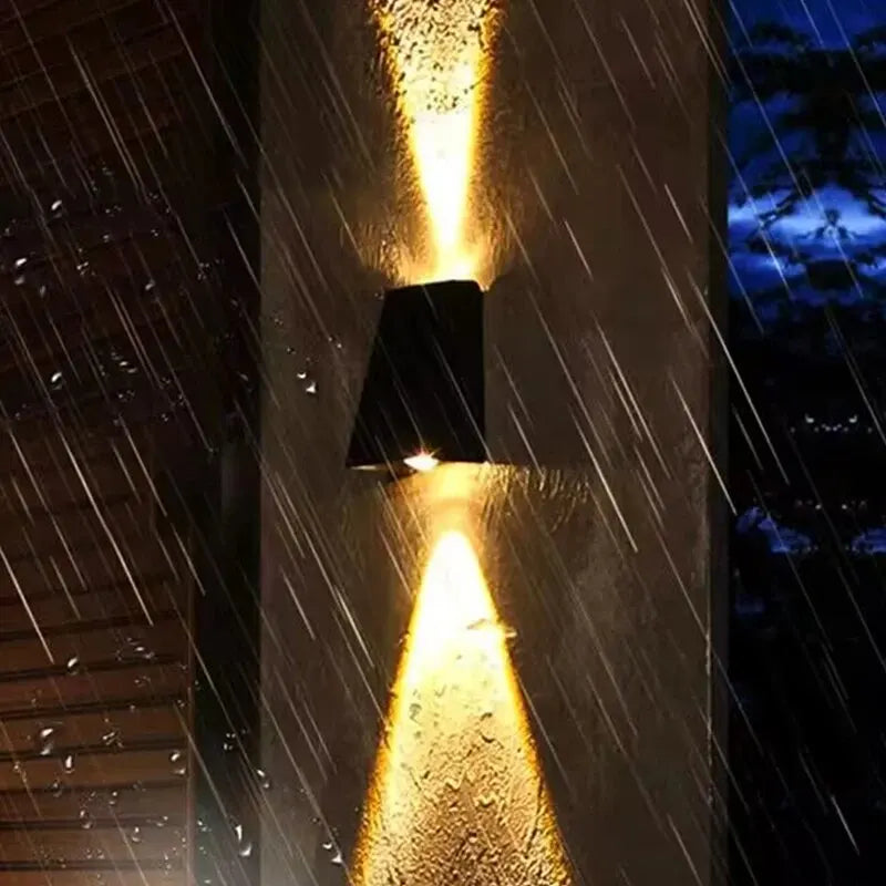 LumièreClôture | Élégant Éclairage Solaire Extérieur pour Jardin Sécurisé 2