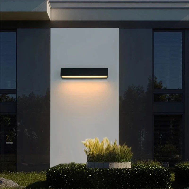 LumièreModerne | Applique Murale Extérieure LED Résistante et Élégante 2