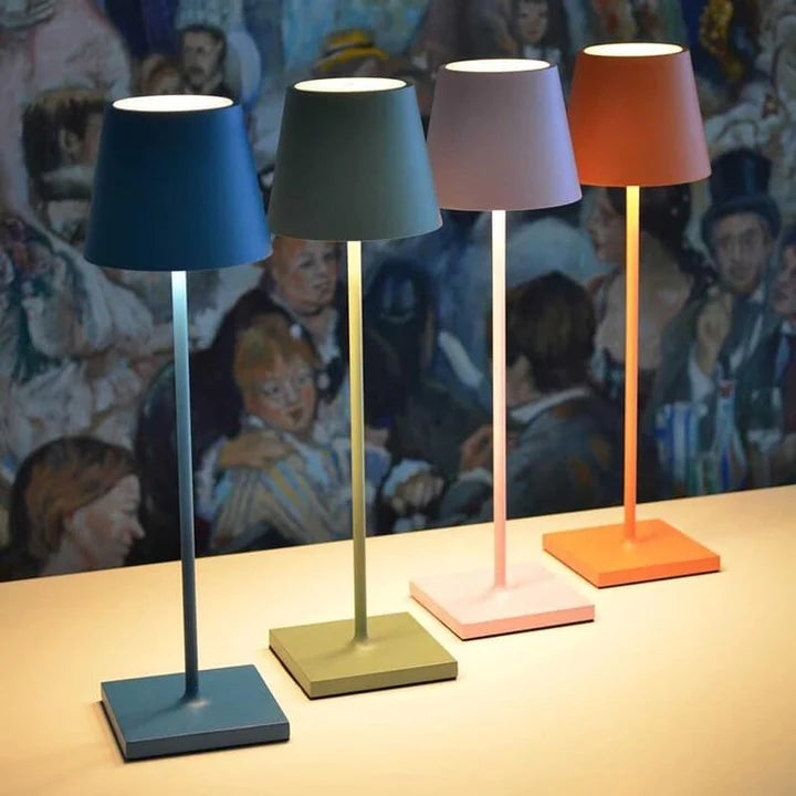 LumièreNordique | Élegante Lampe de Table Rechargeable Sans Fil en Aluminium 1