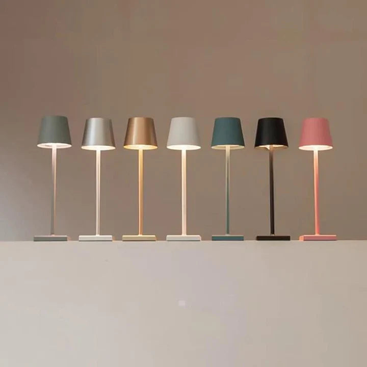 LumièreNordique | Élegante Lampe de Table Rechargeable Sans Fil en Aluminium 3