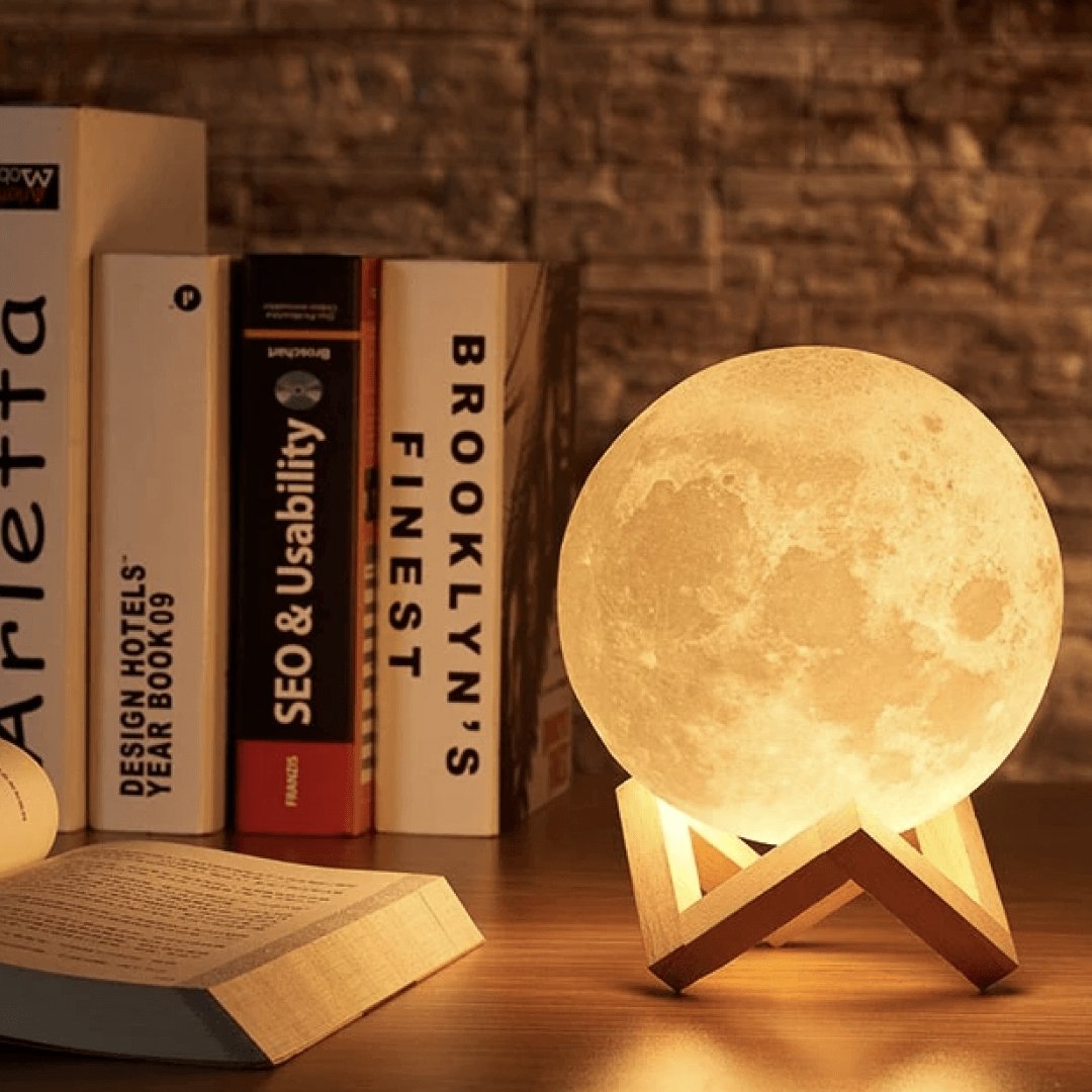 Lumière Lunaire | Lampe en 3D avec Commande Tactile et Support en Bois | Ambiance Apaisante pour Votre Intérieur 2