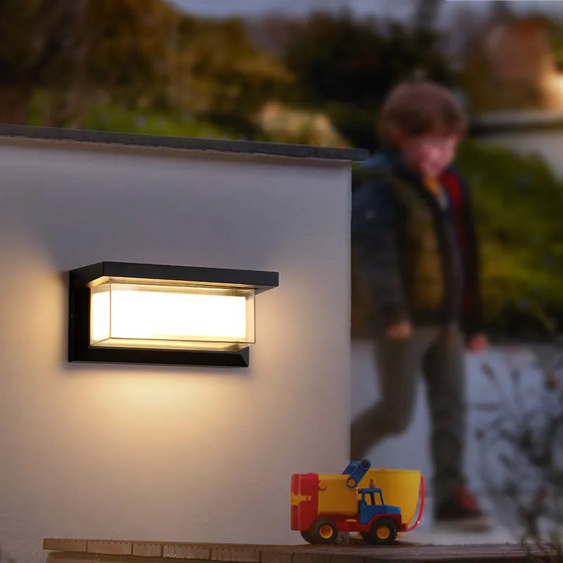 LunaLight | Élégante Applique Murale Extérieure Résistante aux Intempéries 1