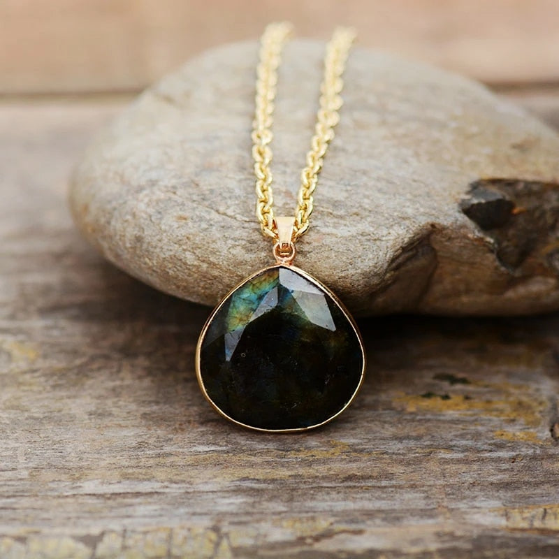 Elyria Collier Labradorite Goutte – Or Boho Protection