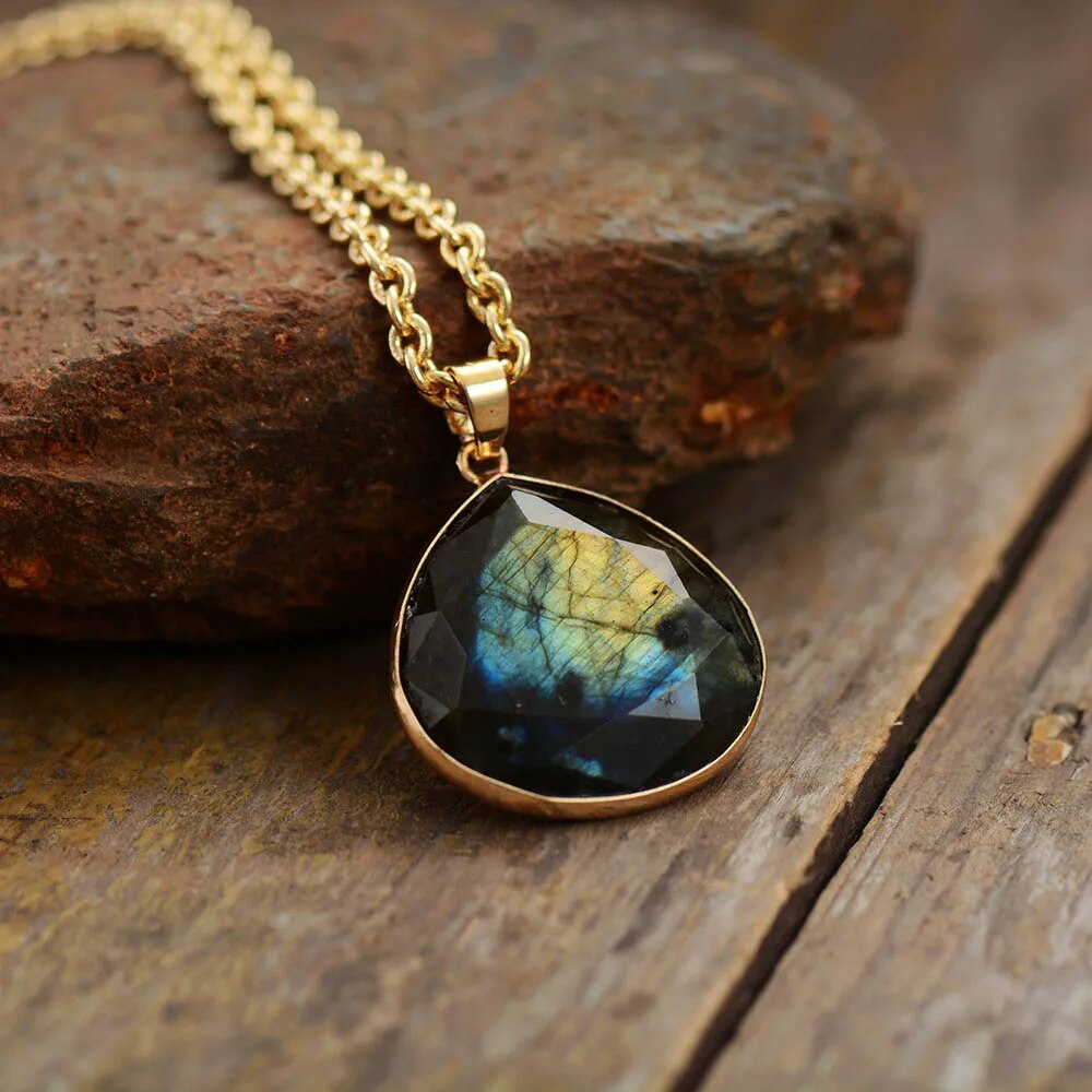 Elyria Collier Labradorite Goutte – Or Boho Protection