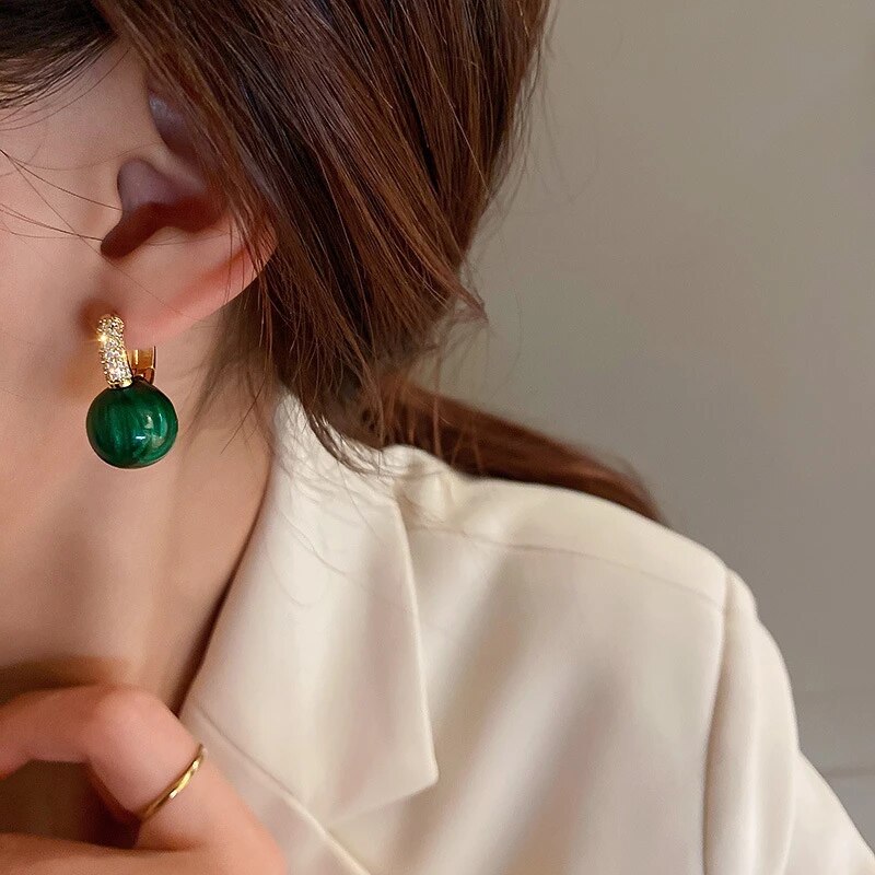 Alina - Boucles d'oreilles perle verte dorée