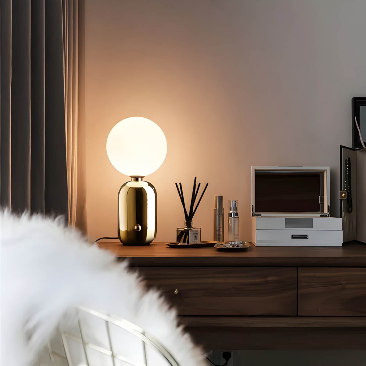 Raiso | Élégante Lampe de Table en Alliage d'Aluminium et Verre 4