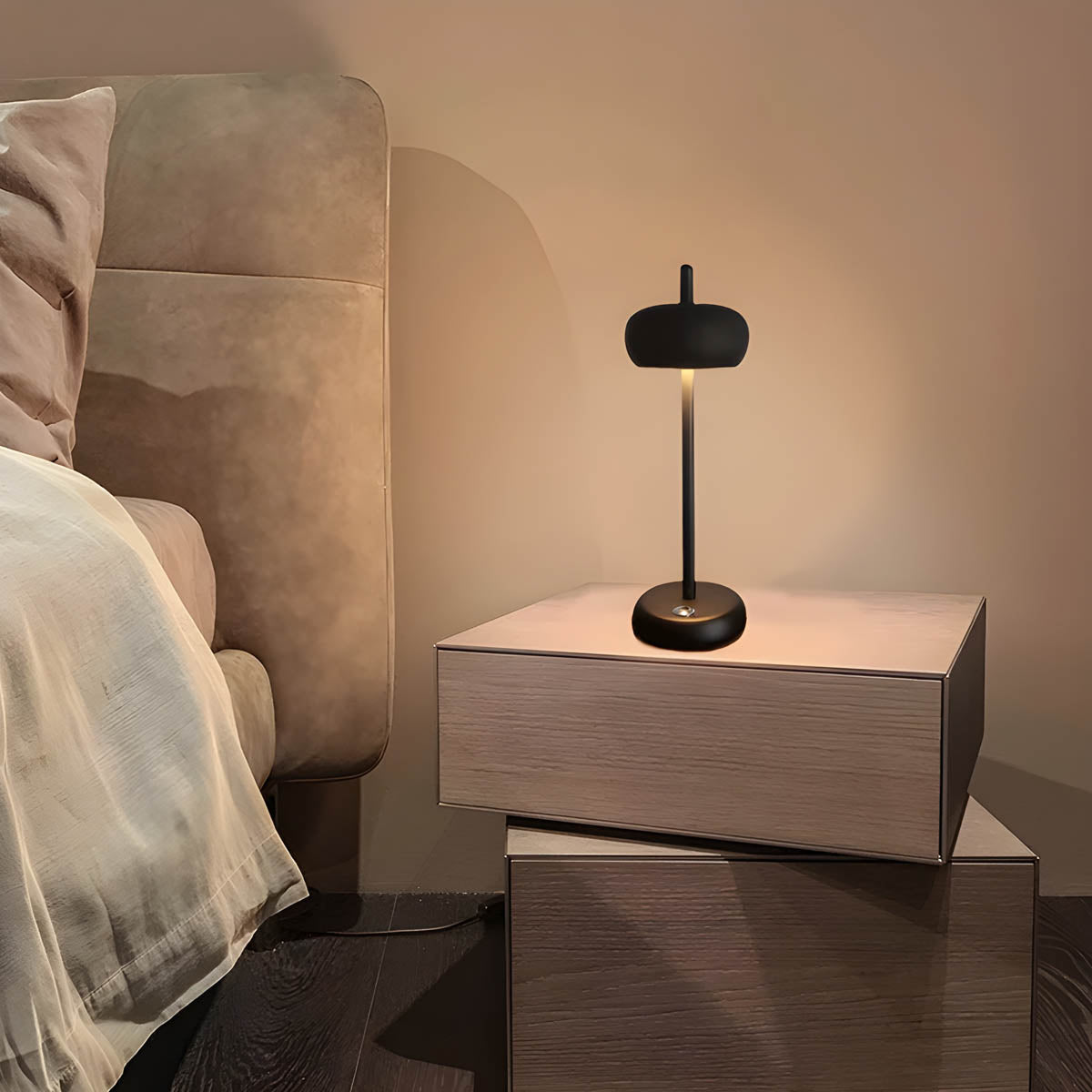 RineLight | Élégante Lampe de Table Rechargeable Sans Fil en Métal 3