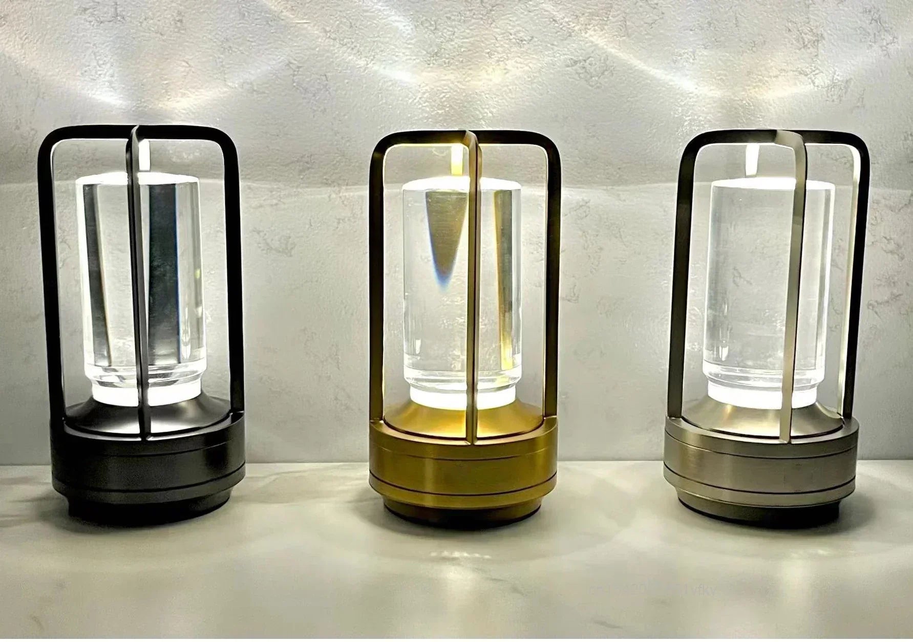 LumenAura - Lanterne LED Sans Fil pour Intérieur et Extérieur
