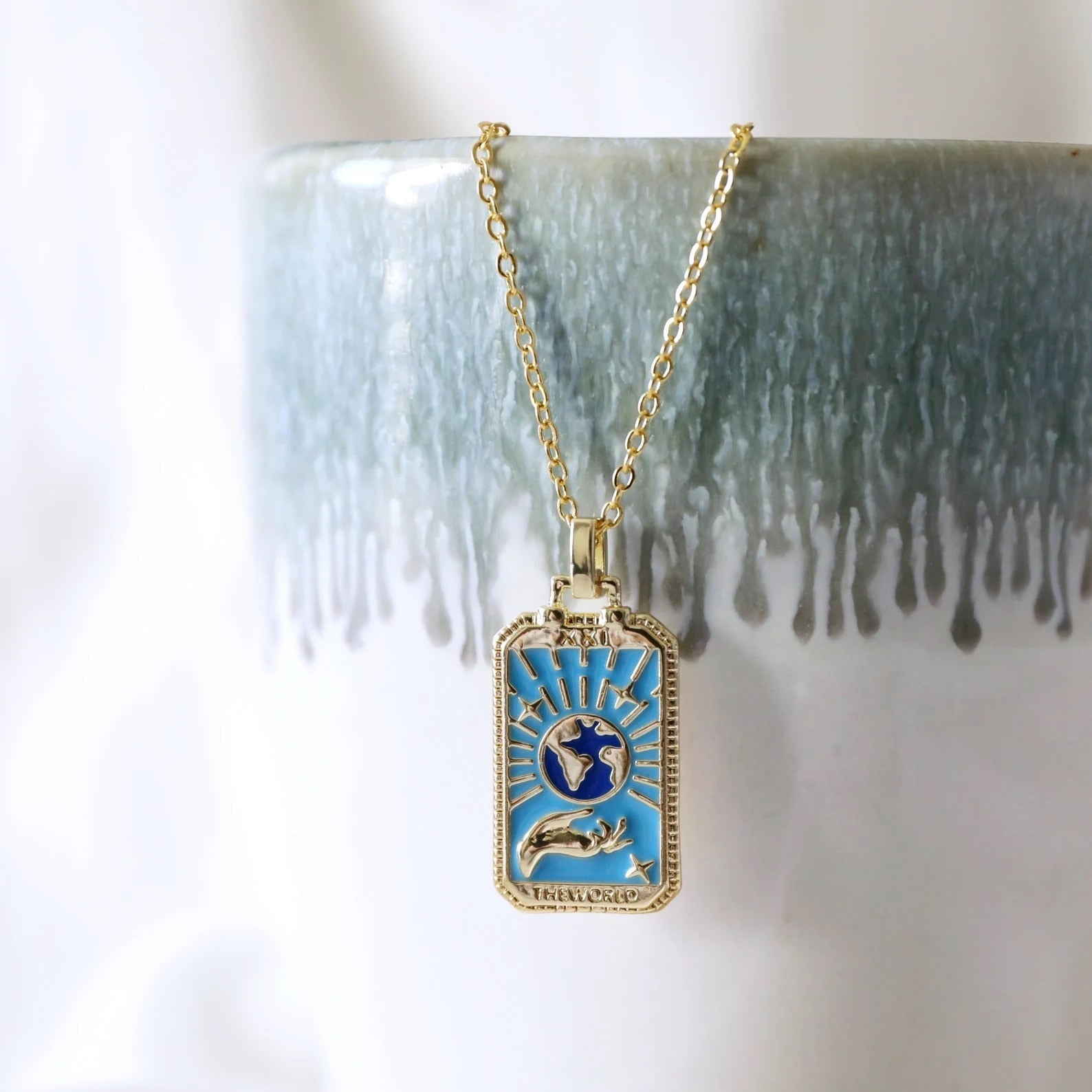 Collier Cartes de Tarot Envoûtant - Design Coloré Symbolique