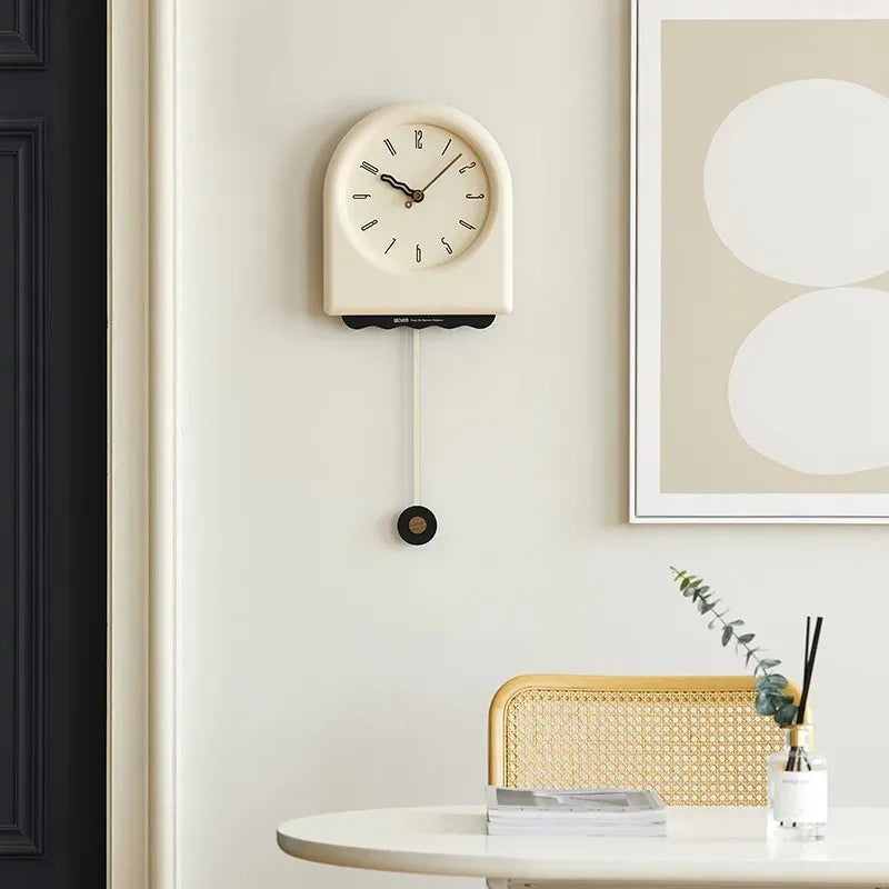 CremePendulum Clock - Horloge murale a pendule au design coreen moderne