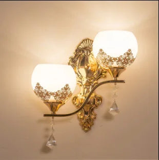 LuxeGlow - Applique Murale LED Doree pour un Eclairage Chaleureux