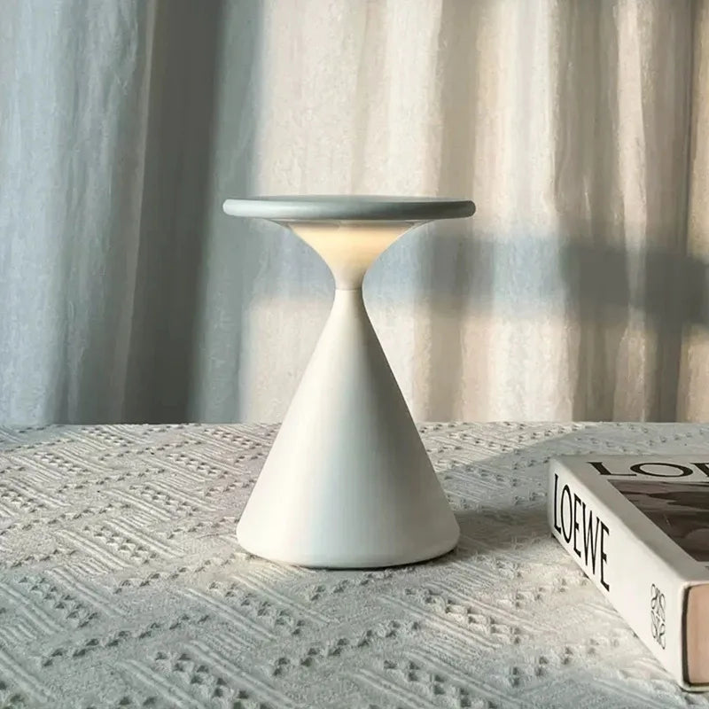 RetroGlow Lampe – Lampe à Poser Vintage | Éclairage LED Élégant & Style Classique