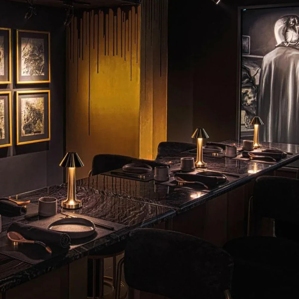 SleekGlow - Lampe de Table Moderne Stylée Intérieur
