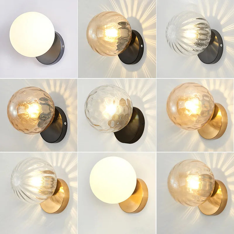 LuxeGlow - Applique Murale Doree avec Globe en Verre